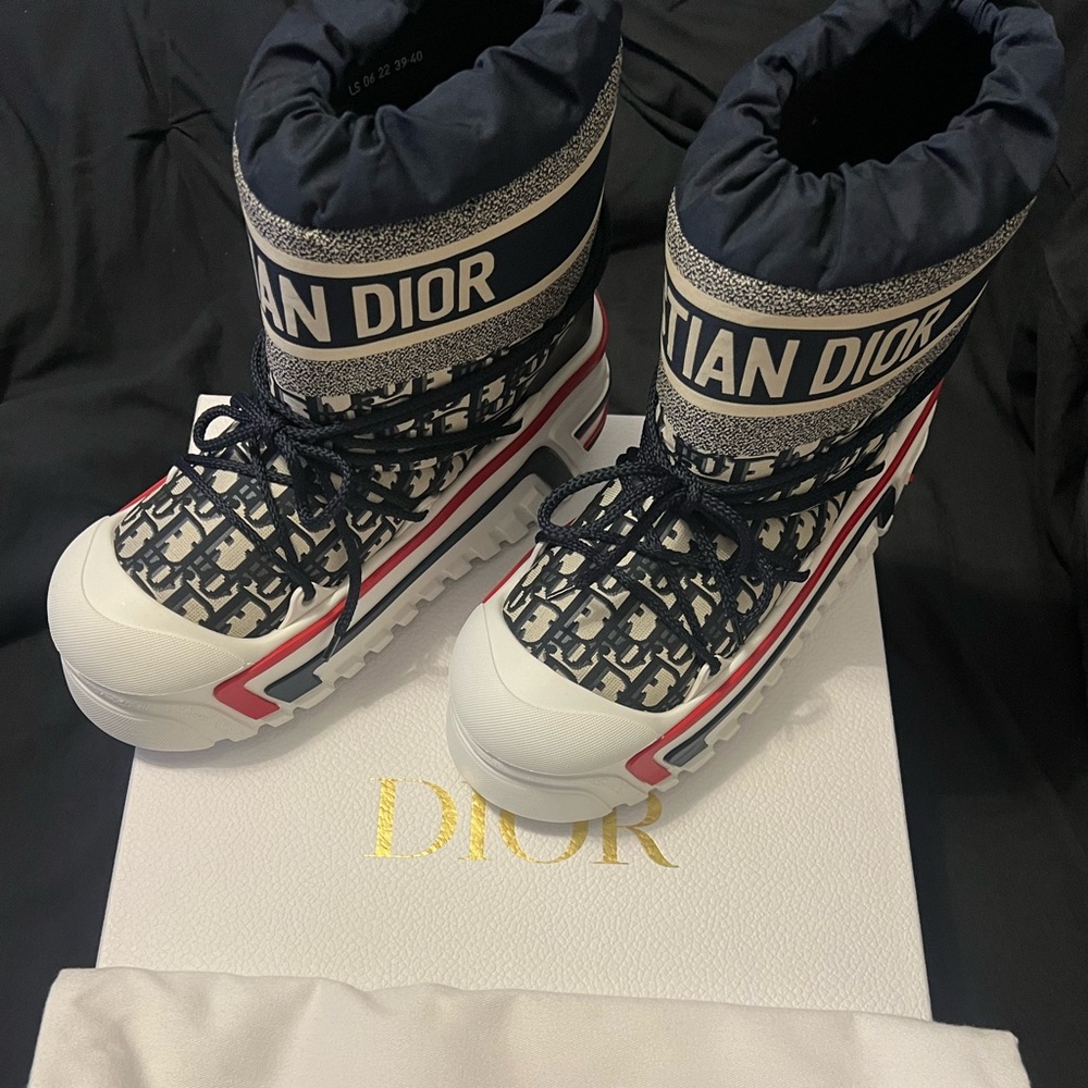 DiorAlps Snow Ankle Boot never worn